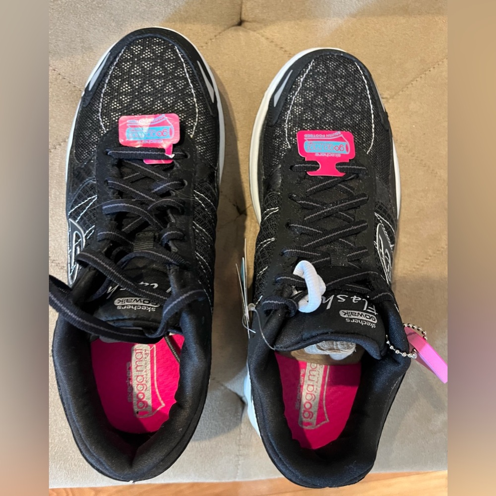 Sketchers women’s sneakers size 7